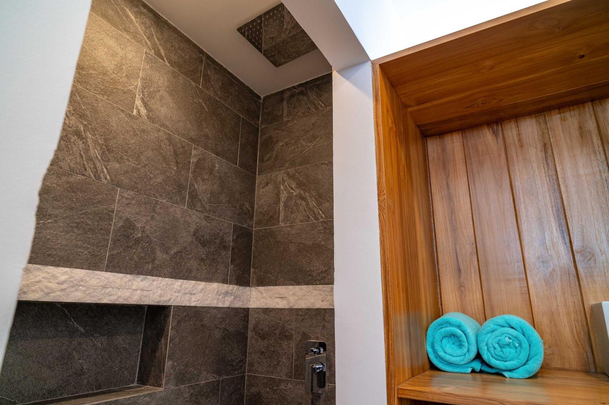 2br Tropical Elisa Sea View, Pool & Garden